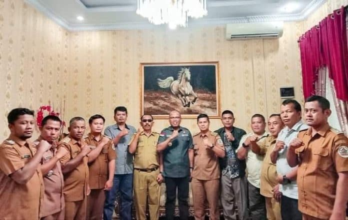 kadis_pmd_tapteng_jelaskan_ke_pj_bupati_soal_pelaporan_kades