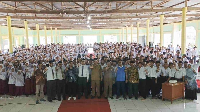 kadisdik_deli_serdang_sebut_literasi_digital_dan_pendidikan_karakter_penting_bagi_pelajar