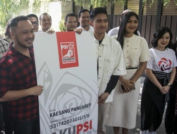 kaesang_pangarep_sah_kader_psi_dan_terima_kta_dicetak_versi_besar