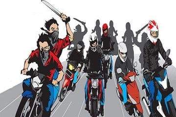 kafe_depan_stasiun_ka_lubuk_pakam_dihancuri_geng_motor