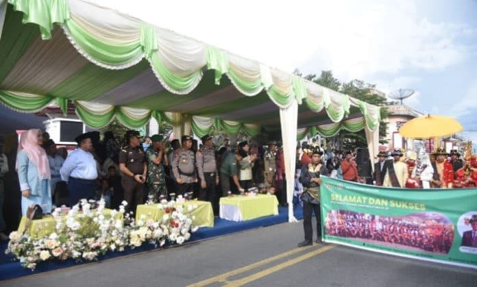 kafilah_kabupatenkota_se_sumut_ikuti_pawai_taaruf_mtq_ke_39_di_sipirok