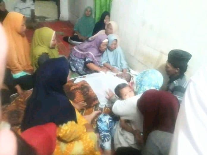 kaget_dengar_suara_petir_petani_di_batu_bara_terjatuh_dari_sepeda_motor_dan_meninggal