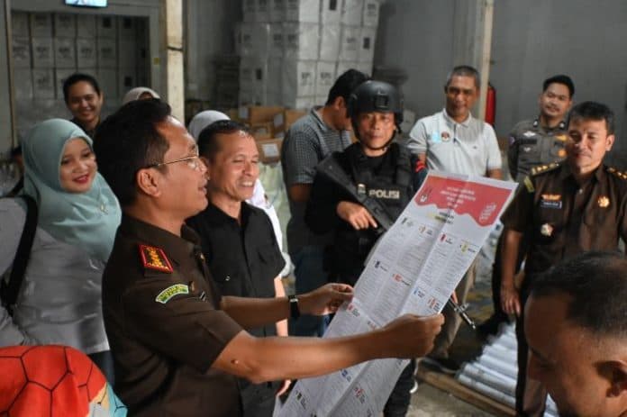 kajari_mendadak_pantau_gudang_logistik_kpu_kota_padangsidimpuan