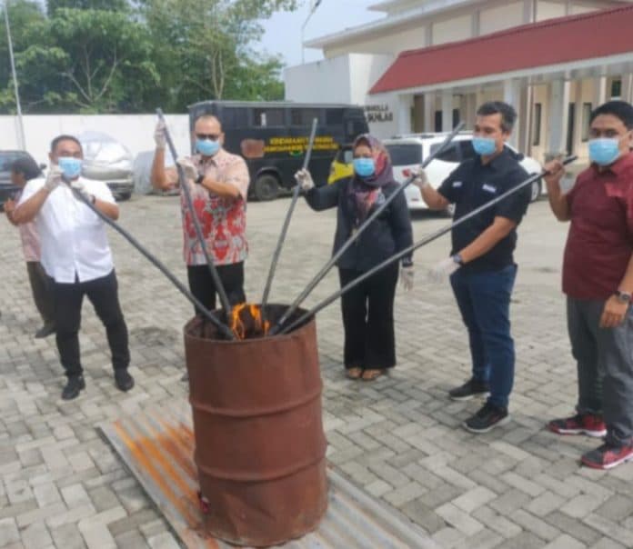 kajari_tebing_tinggi_musnahkan_sejumlah_barang_bukti_narkoba