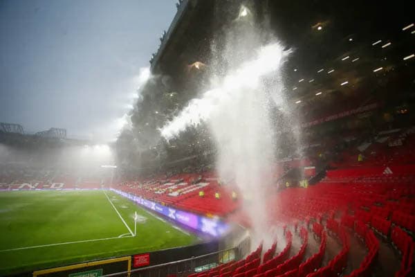 kalah_dari_arsenal_mu_juga_dipermalukan_stadion_bocor
