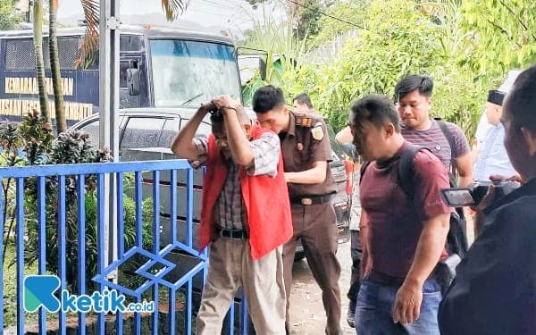 kalah_kasasi_mantan_sekda_labuhanbatu_dijemput_jpu_dari_warung_kopi