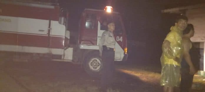 kandang_ayam_di_desa_gunung_rintih_dilalap_api_ribuan_ayam_hangus_terbakar