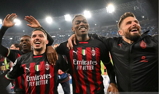 kantongi_agregat_2_1_ac_milan_sukses_singkirkan_napoli