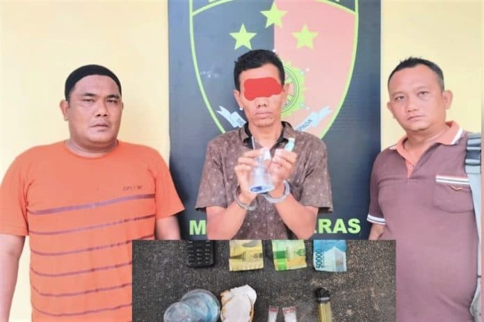 kantongi_sabu_di_kemeja_seorang_nelayan_medang_deras_digiring_ke_jeruji_polsek