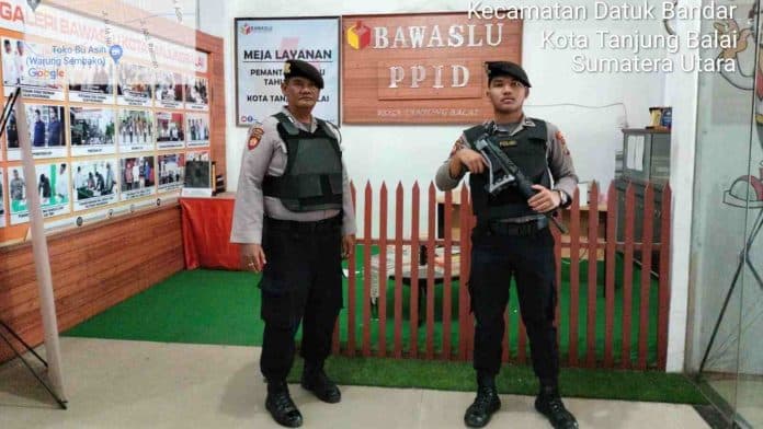 kantor_bawaslu_tanjungbalai_dijaga_polisi_bersenjata_lengkap_ada_apa