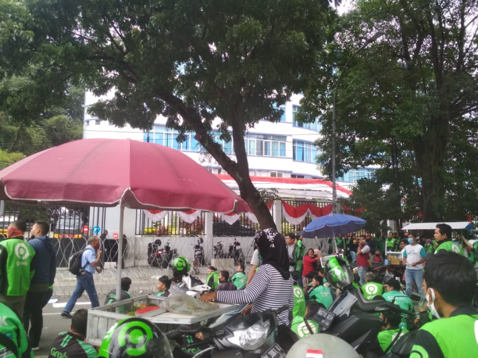 kantor_gojek_di_kompleks_cbd_polonia_medan_digeruduk_ratusan_pengemudi_gojek