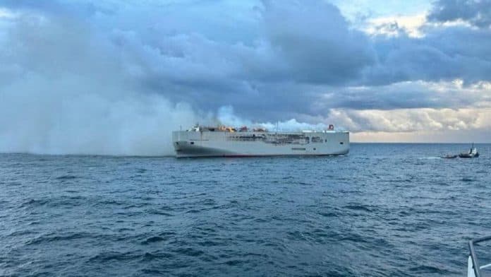 kapal_pengangkut_3_ribu_mobil_terbakar_di_belanda_1_abk_tewas