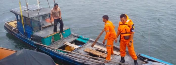kapal_tenggelam_7_nelayan_diselamatkan_kapal_china_di_laut_natuna