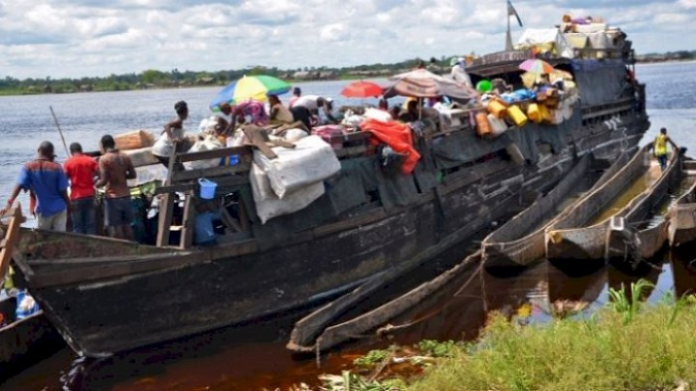 kapal_tenggelam_di_nigeria_4_tewas_156_orang_hilang
