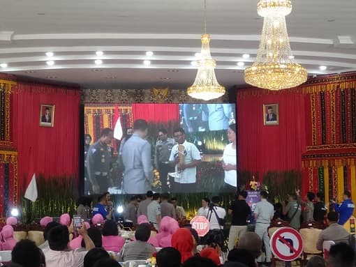 kapolda_sumut_berikan_bantuan_kaki_palsu_pada_korban_lakalantas