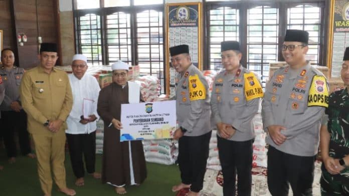 kapolda_sumut_silaturahmi_ke_tuan_guru_babussalam_langkat