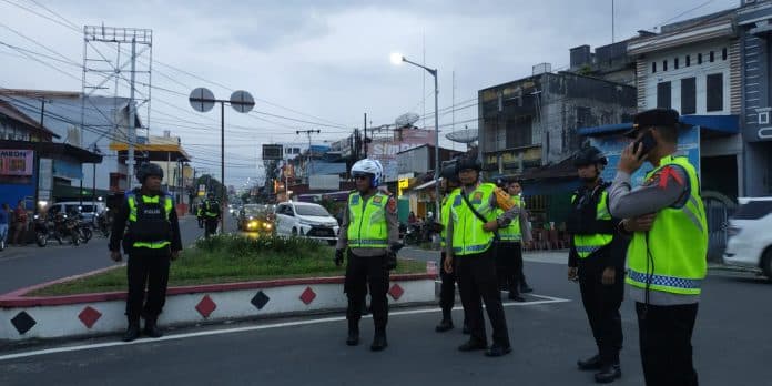 kapolda_sumut_turun_langsung_urai_kemacetan_lalu_lintas_di_siantar