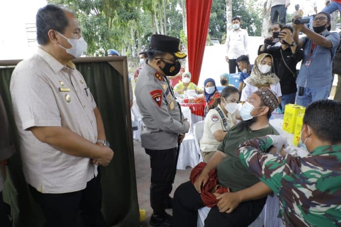 kapolda_tinjau_vaksinasi_massal_covid_19_di_mapolres_asahan