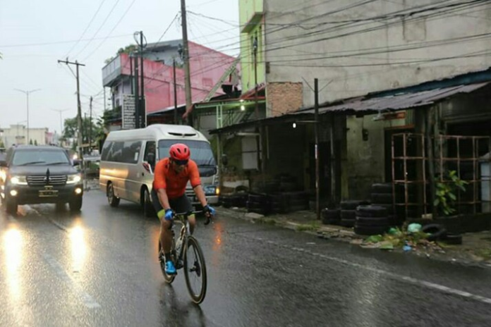kapoldasu_bersepeda_menuju_mako_demi_menjaga_kebugaran_dan_pantau_situasi