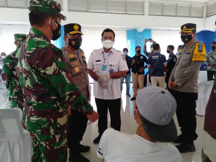 kapoldasu_dan_pangdam_ibb_tinjau_kegiatan_vaksinasi_ratusan_buruh_di_tanjung_morawa