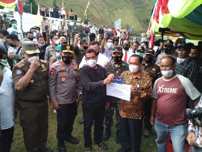 kapoldasu_dan_pangdam_ibb_tinjau_pengosongan_58_kja_di_silahisabungan_dairi