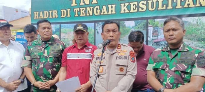 kapoldasu_danrem_024ks_dan_bupati_taput_salurkan_bantuan_ke_7_kecamatan