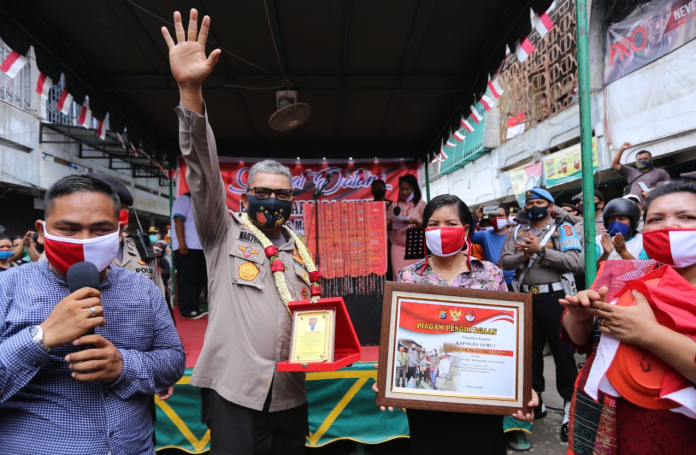 kapoldasu_dinobatkan_bapak_pedagang_pasar_tradisional_kota_medan