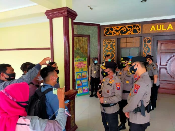 kapoldasu_pastikan_marsal_harahap_tewas_dengan_satu_tembakan_proyektil_diperiksa_di_labfor