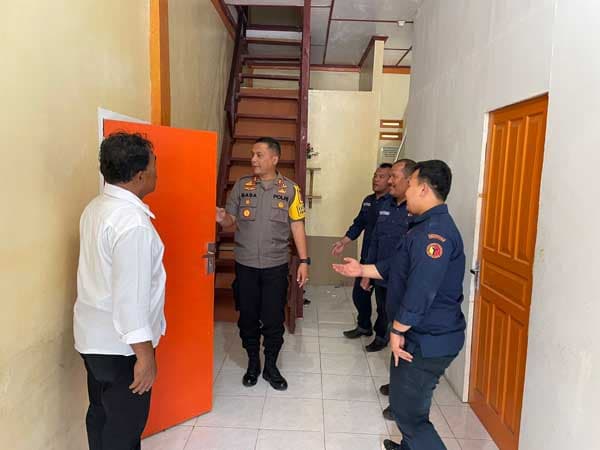 kapolres_basa_emden_tinjau_gudang_logistik_kpu_tapteng