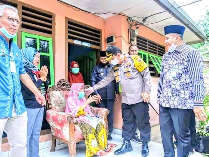 kapolres_batu_bara_akbp_ikhwan_lubis_konsisten_bantu_kaum_dhuafa_dan_anak_yatim