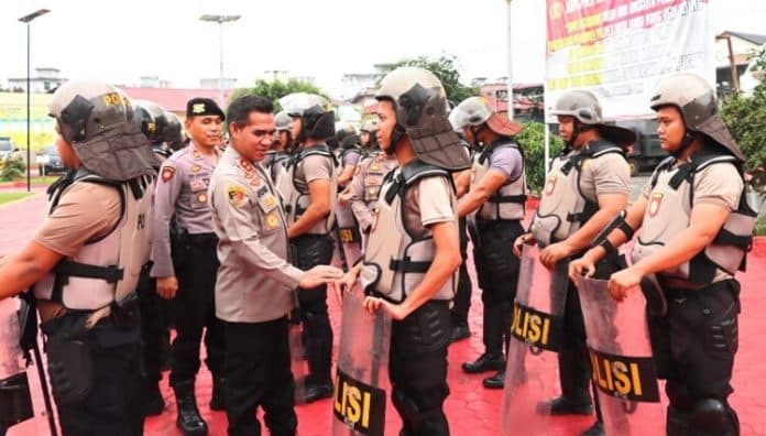 kapolres_batu_bara_cek_kesiapsiagaan_ton_dalmas_hadapi_pemilu_2024