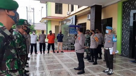 kapolres_batu_bara_lepas_tim_vaksinasi_massal_tni_polri_door_to_door