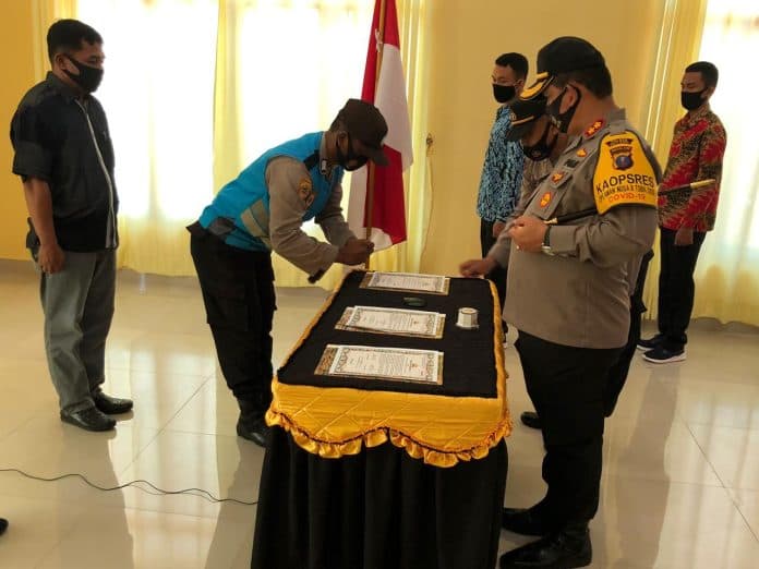 kapolres_batu_bara_pimpin_penandatanganan_fakta_integritas_penerimaan_calon_bintara_polri