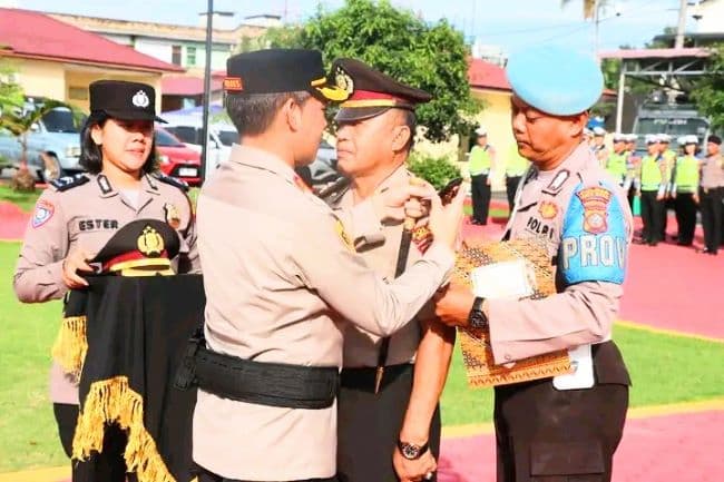 kapolres_batu_bara_pimpin_upacara_kenaikan_pangkat_dan_pelepasan_purnabakti