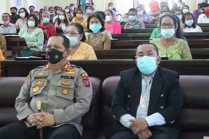 kapolres_batu_bara_salurkan_bansos_kapoldasu_di_gkpi_lima_puluh