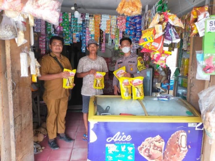 kapolres_batu_bara_turunkan_bhabinkamtibmas_cek_ketersediaan_migor_dan_sembako