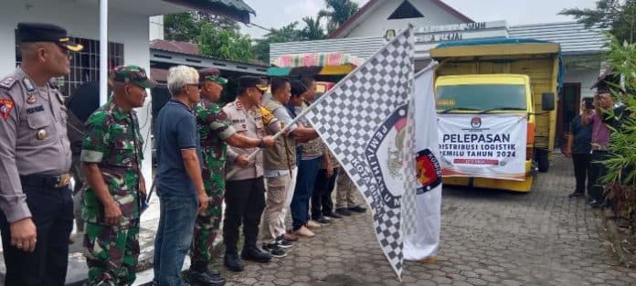 kapolres_binjai_ikut_berangkatkan_logistik_pemilu_2024