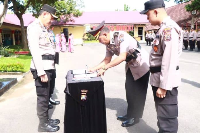 kapolres_binjai_pimpin_sertijab_kabagren_dan_kasat_binmas