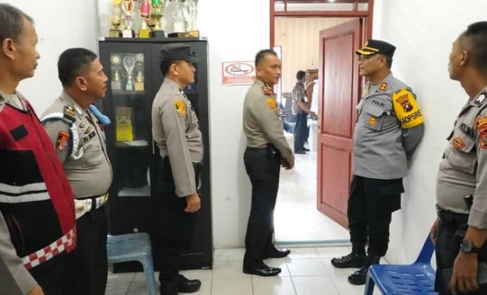 kapolres_labusel_pastikan_proses_rekapitulasi_ppk_berlangsung_aman