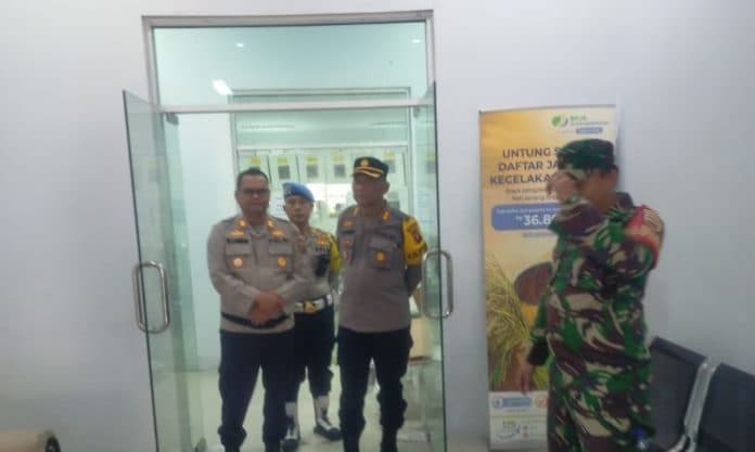 kapolres_labusel_tinjau_pengamanan_rekapitulasi_suara_di_kecamatan_torgamba