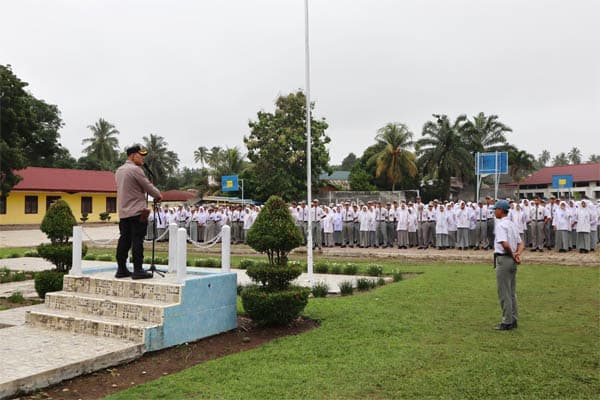 kapolres_padangsidimpuan_motivasi_siswa_sma_negeri_6