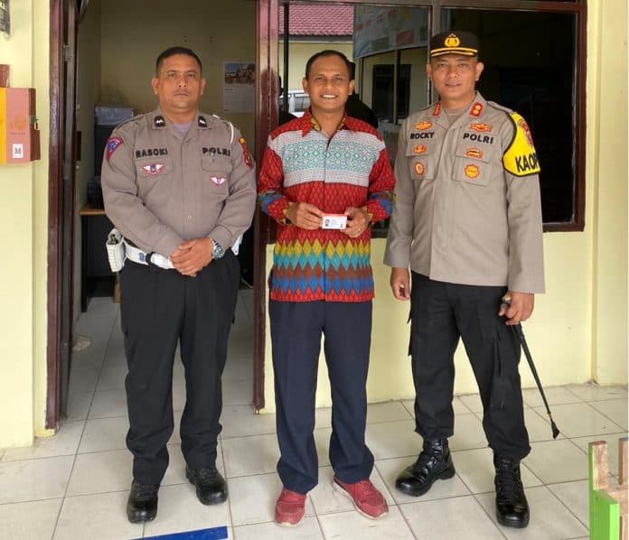 kapolres_pakpak_bharat_sidak_pelayanan_pembuatan_sim_masyarakat_apresiasi