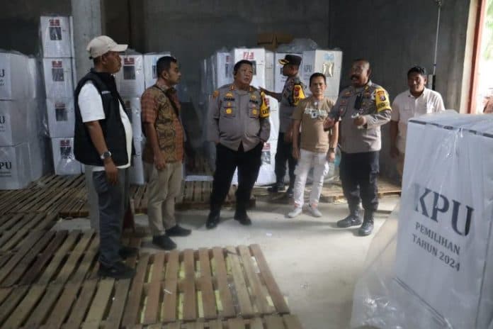 kapolres_palas_tinjau_kesiapan_pendistribusian_logistik_pilkada