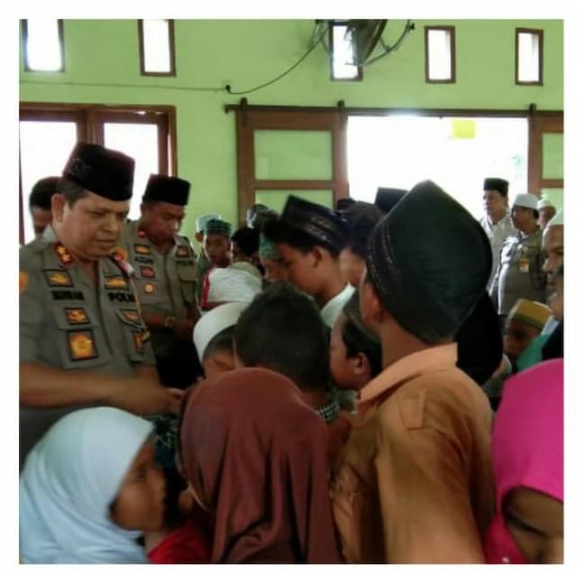 kapolres_pelabuhan_belawan_bantu_anak_yatim_dan_dhuafa