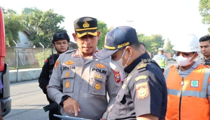 kapolres_pelabuhan_belawan_kawal_keberangkatan_logistik_event_f1h20