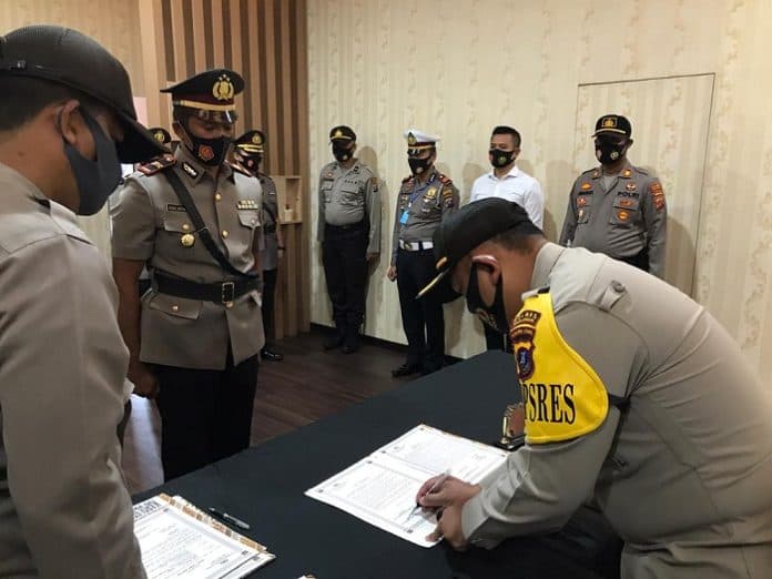 kapolres_pimpin_sertijab_2_kabag_dan_5_kapolsek
