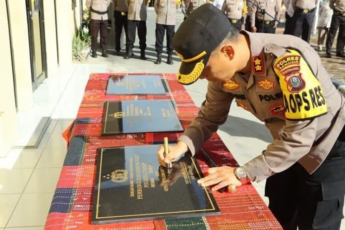 kapolres_samosir_resmikan_ruangan_spkt_dan_asrama_polisi_di_2_polsek