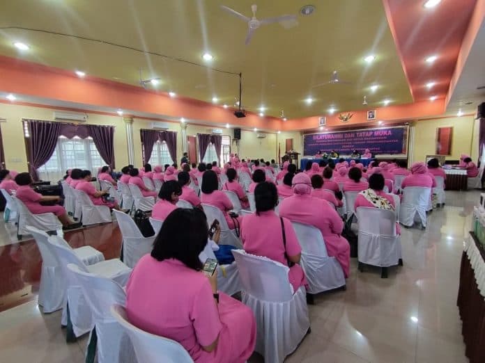 kapolres_siantar_ingatkan_ibu_bhayangkari_bijak_gunakan_sosmed
