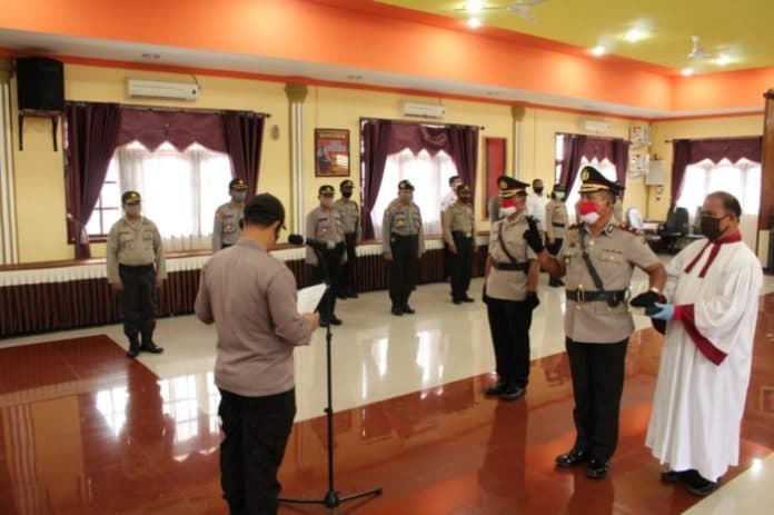 kapolres_siantar_pimpin_sertijab_wakapolres_kasat_reskrim_dan_kapolsek_martoba