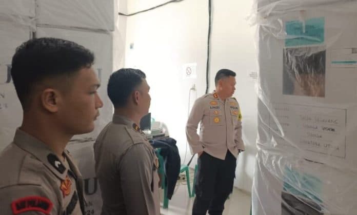 kapolres_sibolga_sidak_ke_gudang_logistik_kpu_pastikan_kondisi_aman